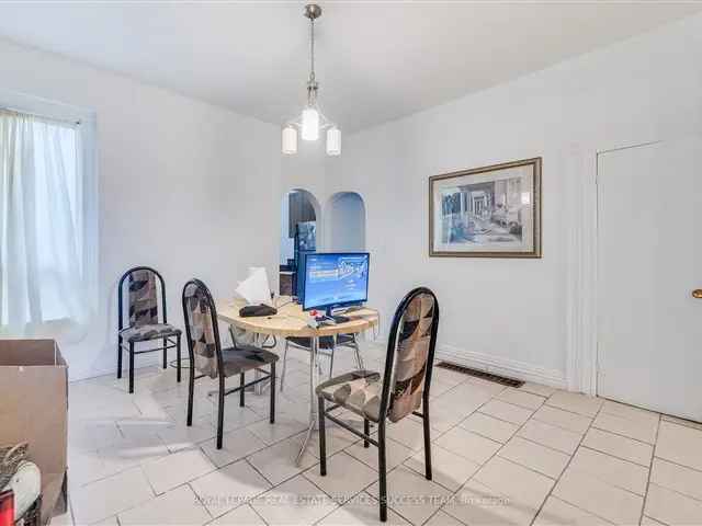 House For Sale in 109, Sanford Avenue North, Hamilton, Ontario