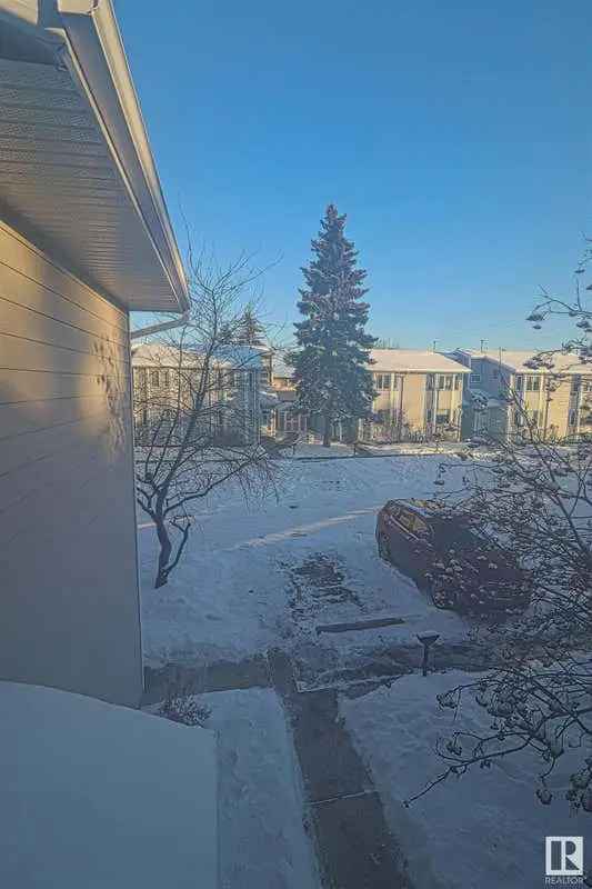 3 Bedroom Townhouse in Steinhauer SW Edmonton