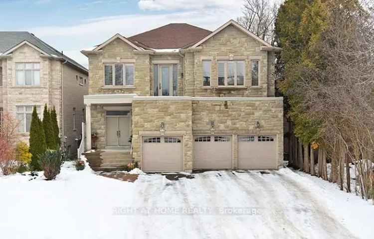 Buy Waterfront House in Richmond Hill with Luxurious Features