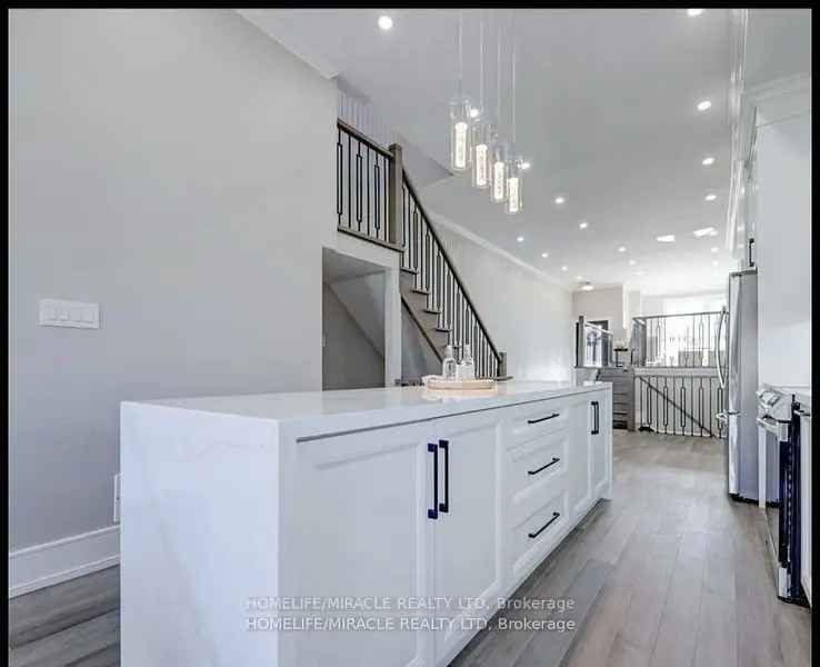 High End 4 Bedroom Modern Home Oakridge 2 Kitchens