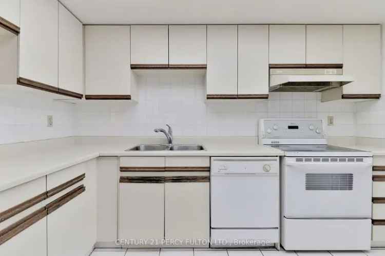 Spacious 1+2 Condo in Prime Yonge Sheppard - Over 1200 sq ft