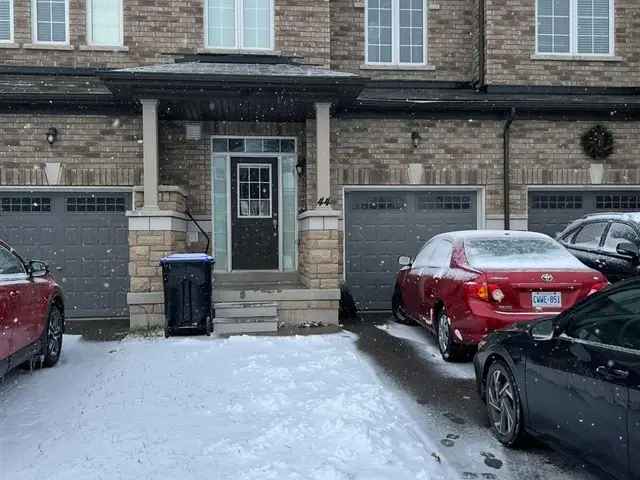 Townhouse For Sale in Bradford West Gwillimbury, Ontario