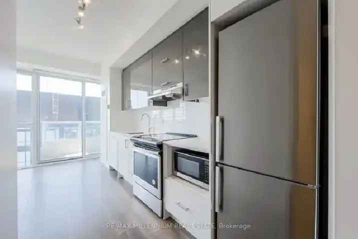 Bright Condo near Don Mills Subway Fairview Mall Toronto