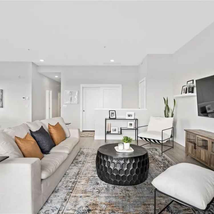 Penthouse for Sale: 2-Bed 2-Bath with Patio and Modern Design