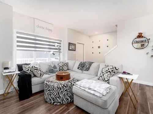 Stunning 3-Storey Townhouse in Crystallina Edmonton