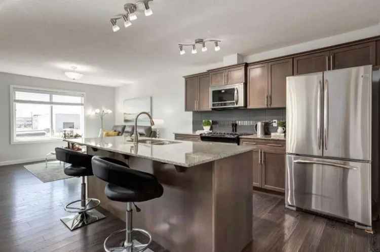 1870 Sq Ft 2-Storey Walkout Home in Kings Heights