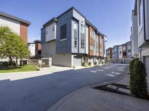 Townhouse For Sale in Surrey BC - 3 Beds 2.5 Baths