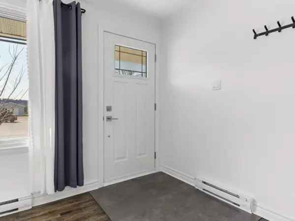 Bungalow for Sale 4 Bedrooms 2 Bathrooms Montérégie