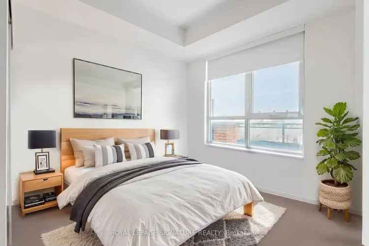 Rent Modern 1 Bedroom Suite in Richmond Hill with Den and Amenities