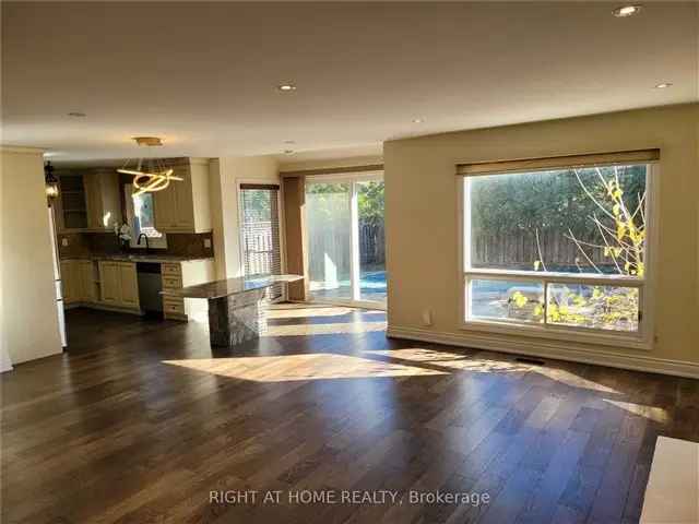 House For Sale in Oakville, Ontario