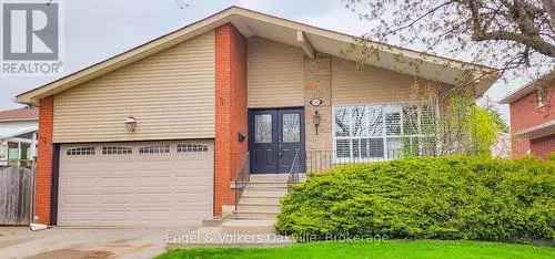 4-Bedroom House with Gunite Pool - Renovators Dream