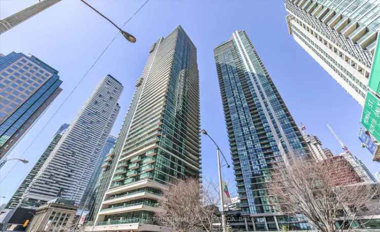 House For Sale in 33, Bay Street, Toronto, Ontario