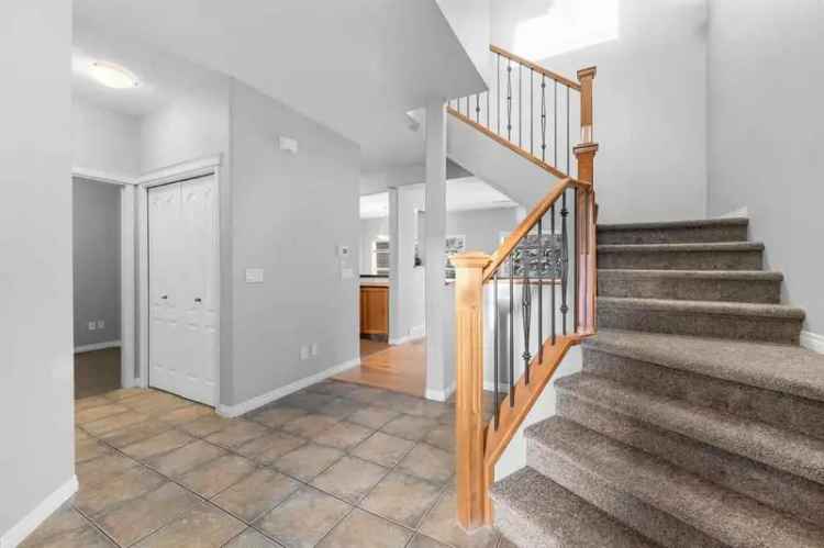 Townhouse For Rent in Calgary, Alberta