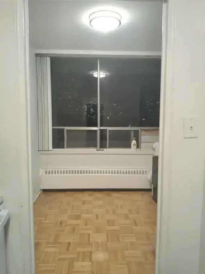 2 Bedroom 1.5 Bathroom Apartment Thorncliffe Park For Rent