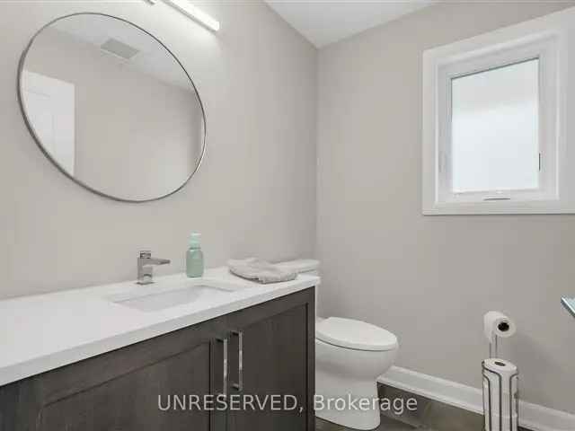 Elegant Niagara Bungalow: 2+1 Beds, 2+1 Baths, Modern Kitchen