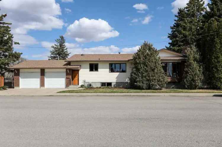 Coaldale Bungalow 5 Bed 2 Bath Heated Garage Large Backyard