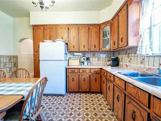 House For Sale in 217, Gladstone Avenue, Toronto, Ontario