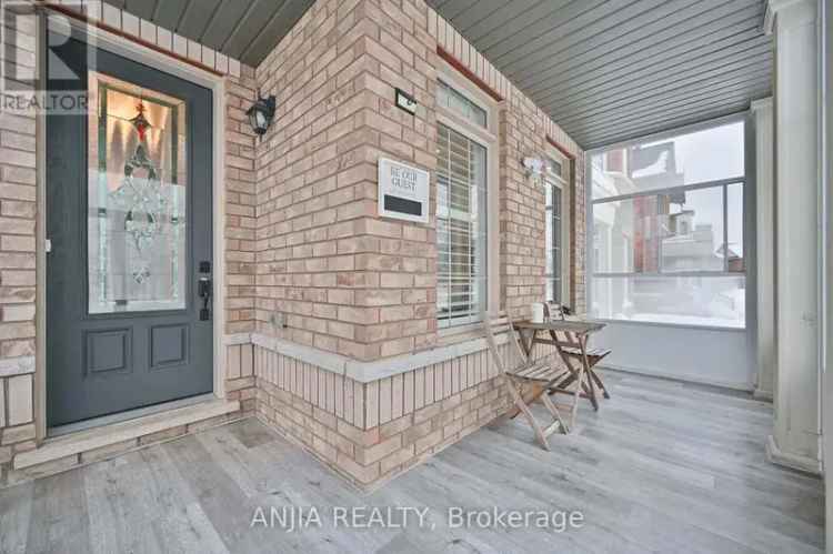 4 2 Bed 5 Bath Detached Home in High Demand Berczy