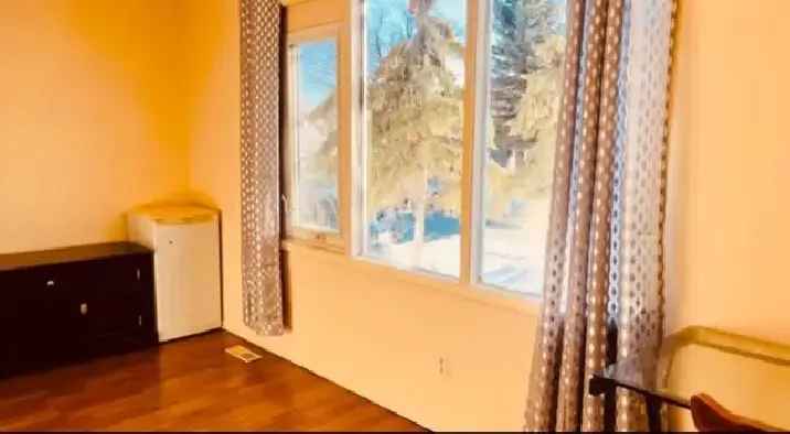 Room for Rent in Tuxedo Park Edmonton Furnished Utilities Included