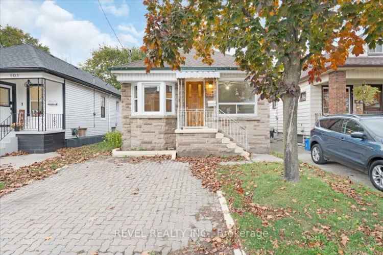 House For Sale in Hamilton, Ontario