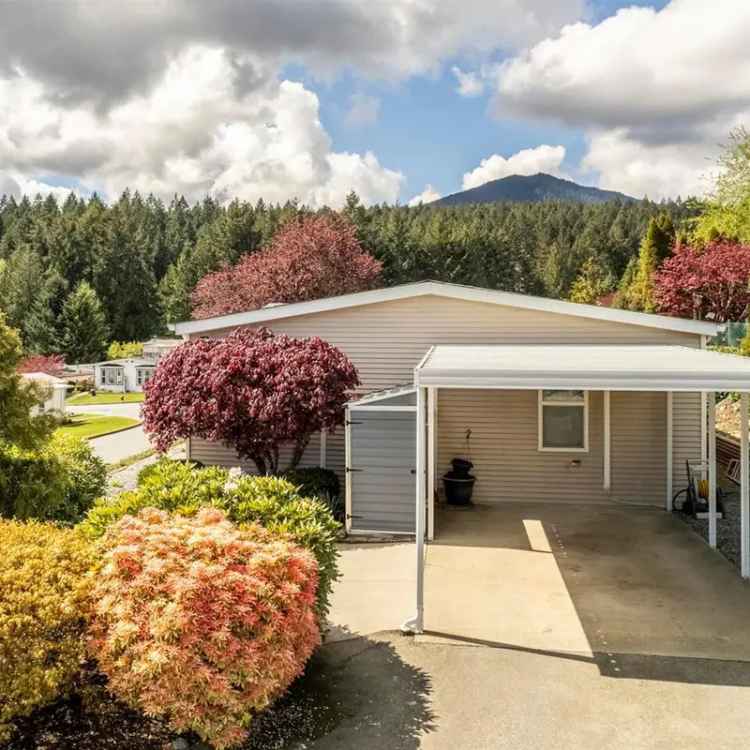 Modernized Wheelchair-Accessible 55+ Manufactured Home with Ensuite Bathrooms