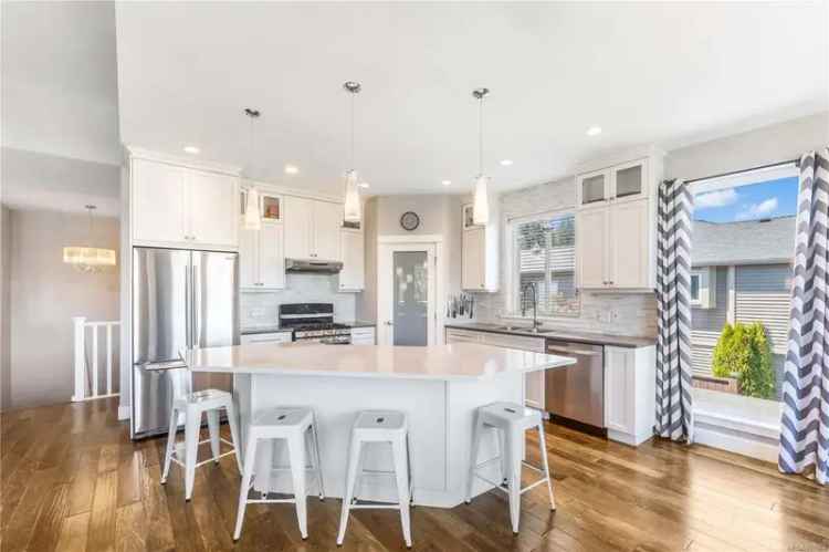 7-Bedroom Home in Willow Point with Mountain Views