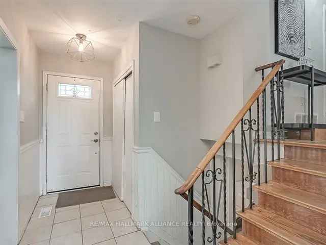 House For Sale in Oakville, Ontario