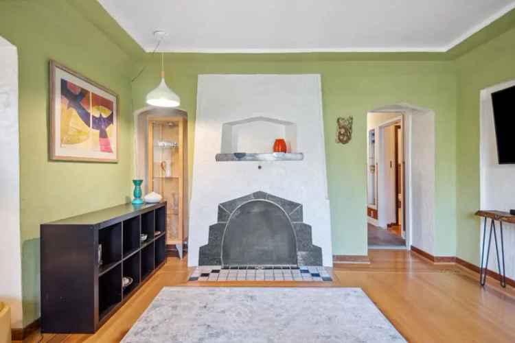5 Bedroom Craftsman Home in New Westminster West End
