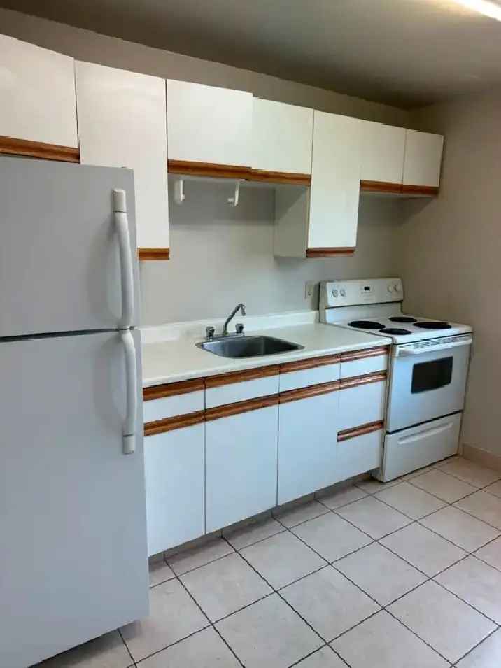 Premier 124 Street 1 BD Apartment 800 sq ft