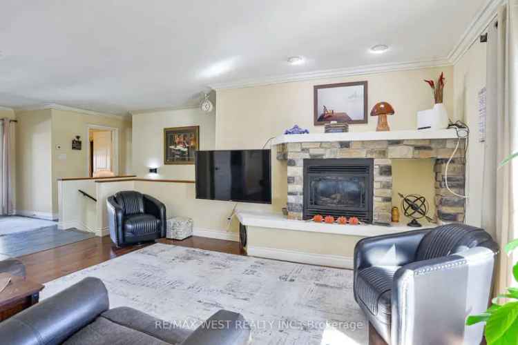 Large 4-Bedroom 4-Bath Bungalow with Walkout Basement and Triple Garage