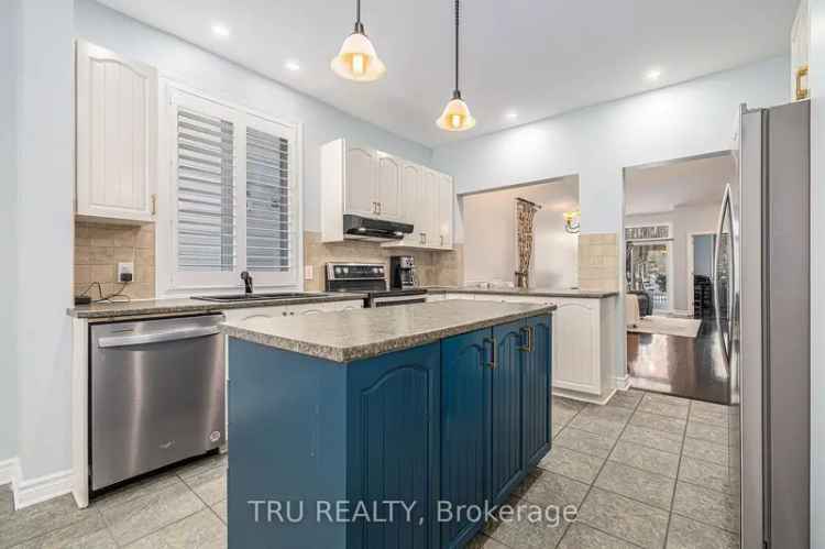 Luxury End-Unit Bungalow Townhome in Kanata