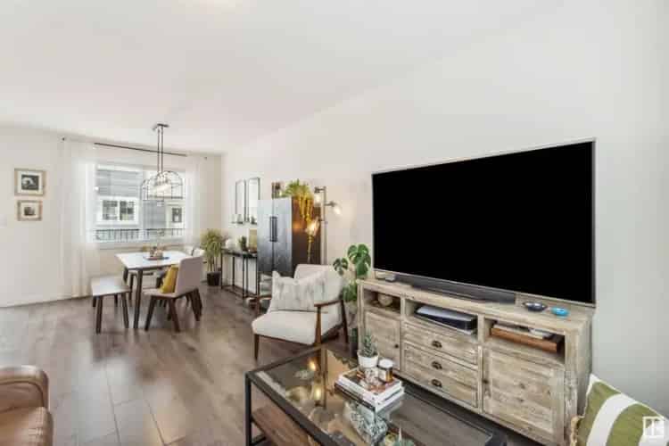 Allard Townhouse: Upgraded, Modern, Pet-Friendly