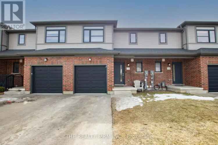 Beautiful Freehold Townhome 3 1 Bedrooms 3 5 Baths No Maintenance Fees