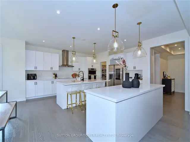 Luxurious 5-Bedroom Kleinburg Home with Chef's Kitchen and Finished Basement