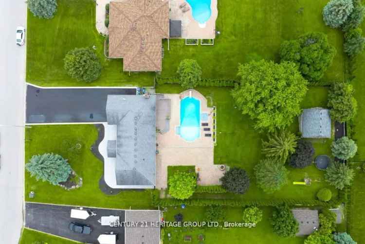 Buy Detached Bungalow in Golfview Community with Pool and Hot Tub