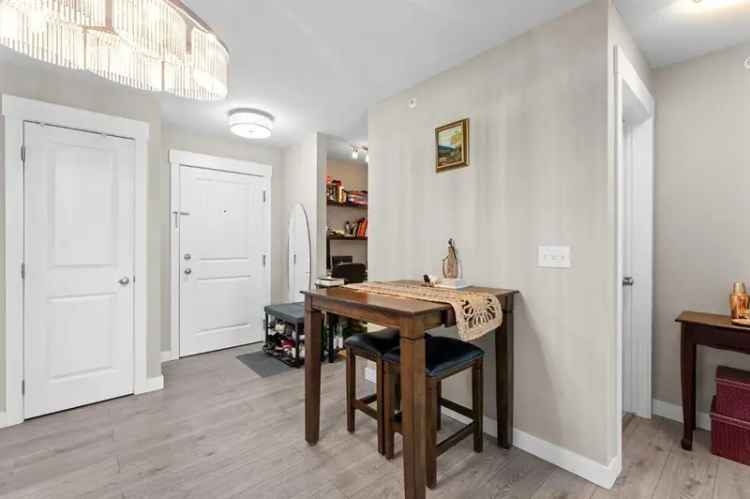 House For Sale , 2500, University Boulevard NW, Calgary, Alberta