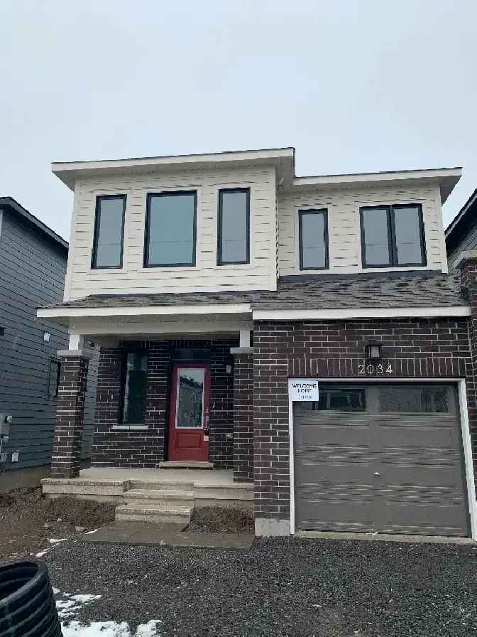 New home available in Richmond - ottawa 4 bdrms garage finished