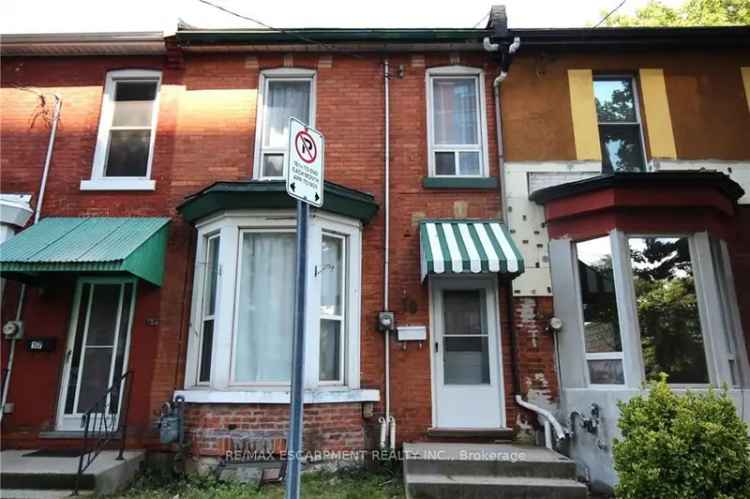 House For Sale in Hamilton, Ontario