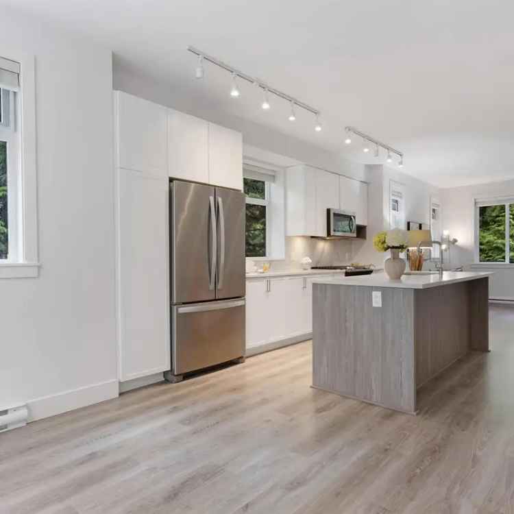 3 Bed 2.5 Bath Townhouse Corner Unit with Greenbelt Views