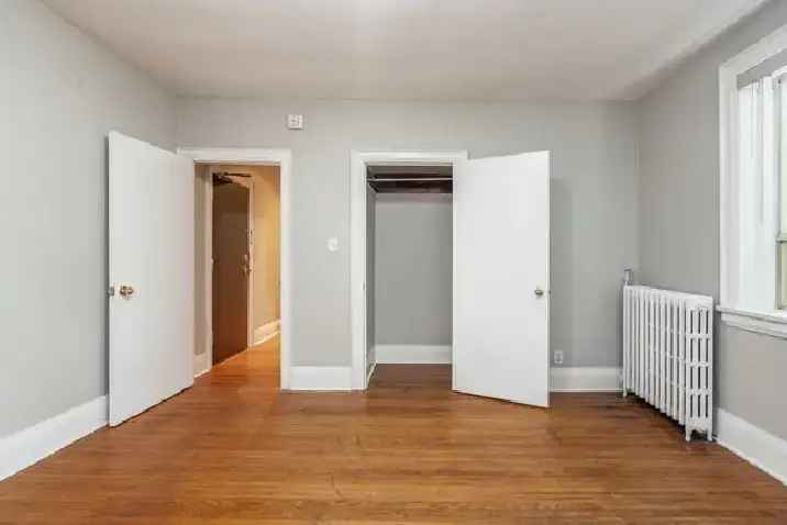 One bedroom, Queensway and Roncesvalles - ID 2231