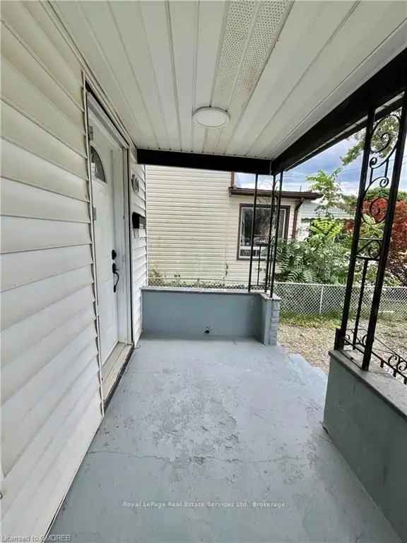 House For Sale in Welland, Ontario