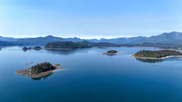 Luxury Oceanfront Retreat Located on Haida Gwaii - Daajing Giids, BC