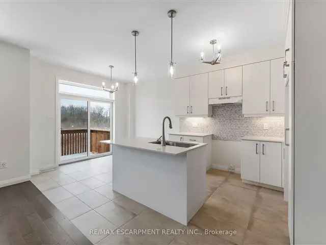 Luxury Detached Home in West Hamilton Mountain