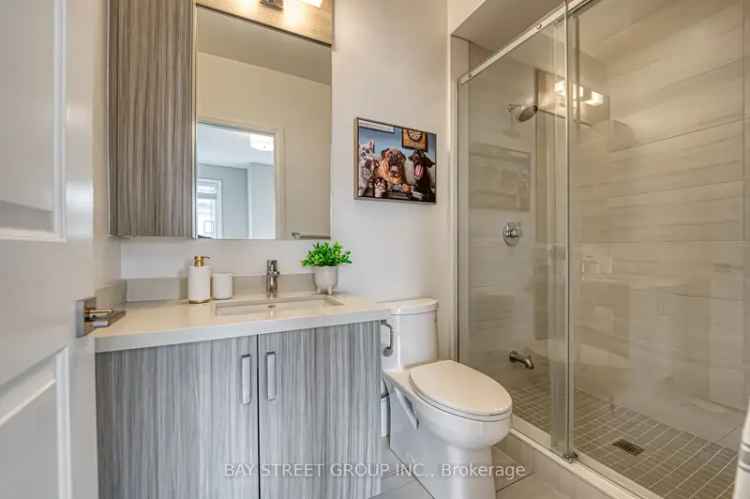 Luxury townhouse for sale in Richmond Hill with modern amenities