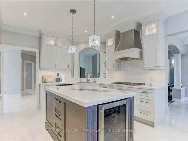 House For Sale in Aurora, Ontario