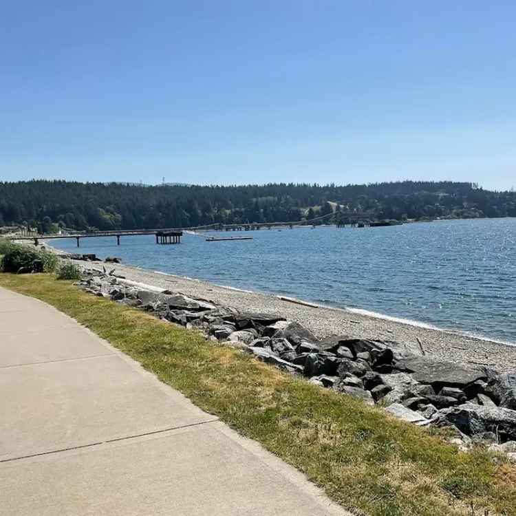 A $590,000.00 Apartment/Condo with 2 bedrooms in Sechelt District, Sunshine Coast