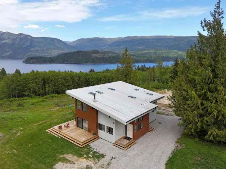 Modern 3-Bedroom Home on Acreage Sechelt Sunshine Coast