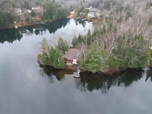 Laurentides Lakefront Bungalow 3 Bedrooms