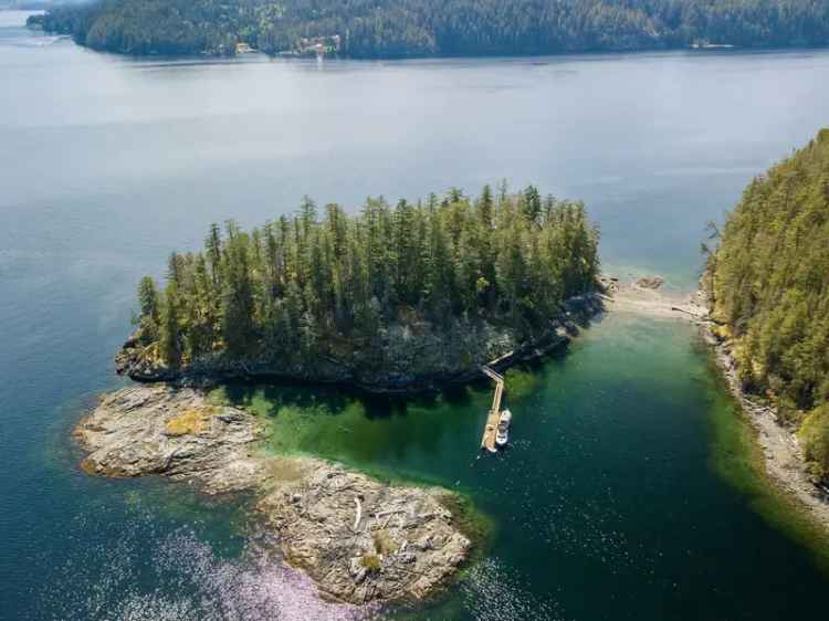 East Point Island - Agnew Passage, Sunshine Coast