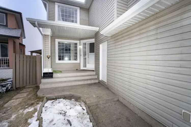 House For Sale in Calgary, Alberta